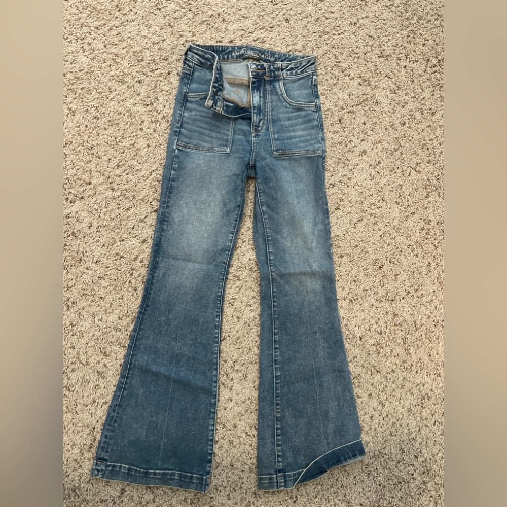 American Eagle Flare Jeans super cute 🌟